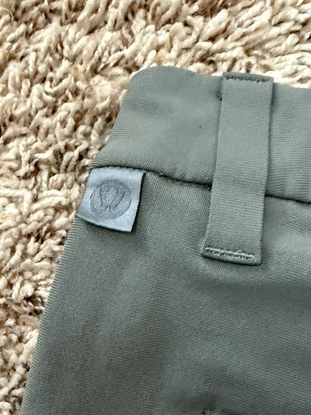 NWOT Lulumenon Men’s Commission Classic-Fit Short 9